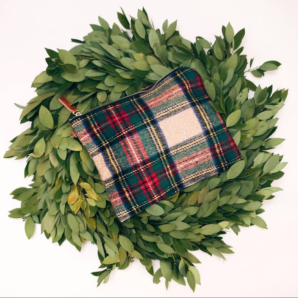 Woven Plaid Zip Clutch - Trendy Seasonal Bag - Picture 3 of 6